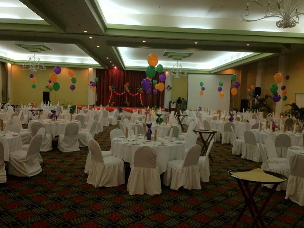 Five Islands Village Grand Royal Antiguan Beach Resort מראה חיצוני תמונה